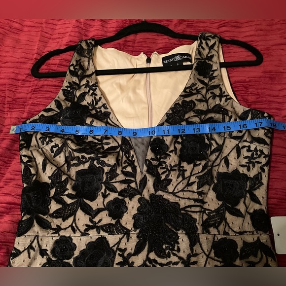 Betsy & Adam Long V-Neck Embroidered Gown. NWT. Size 8. - Picture 12 of 14